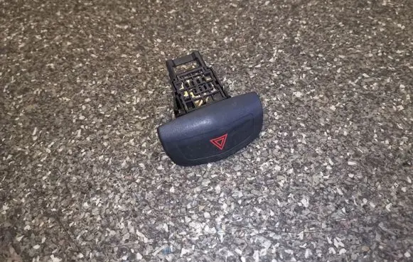 Nissan Primera Hazard light switch