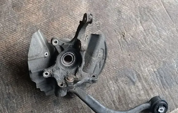 BMW X5 E53 Front wheel hub spindle knuckle