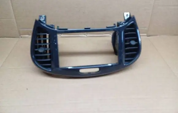 Nissan Juke I F15 Dash center air vent grill 682601KE0A 682U11KE0A