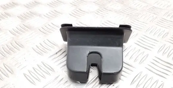 Volkswagen Jetta VI Tailgate/boot lid lock trim 5C6827520