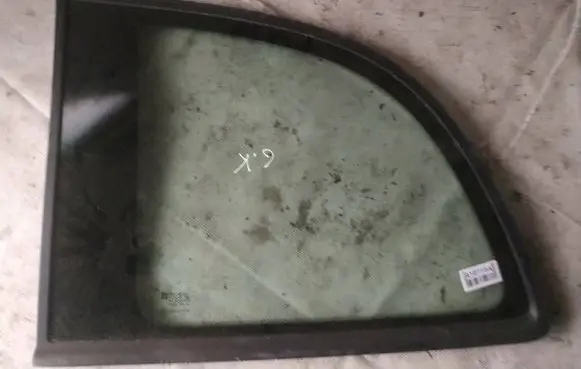 Opel Zafira A Rear side window as2