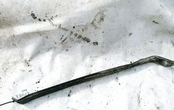 Fuel tank mounting bracket