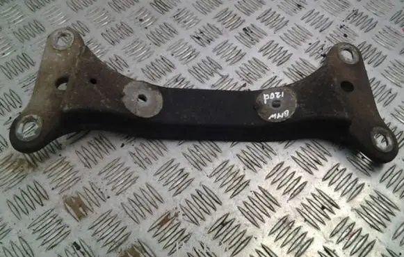 Gearbox mounting bracket