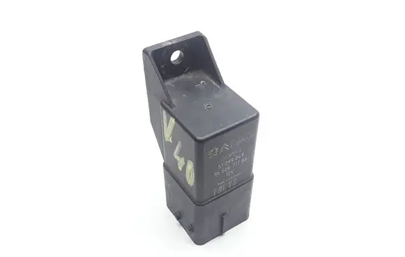 Volvo V40 Cross country Glow plug pre-heat relay 51299049 9666671780
