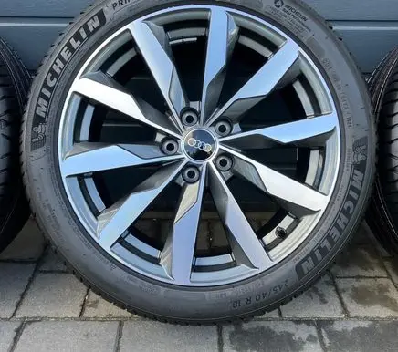 Audi A4 S4 B9 8W R18 alloy rim 8W0601025FJ
