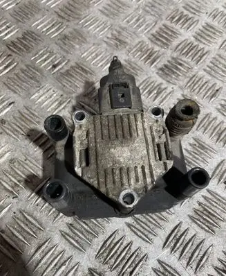 Volkswagen Golf IV Ignition amplifier control unit 032905108E