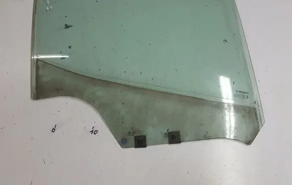 Renault Clio IV Sliding door window/glass 