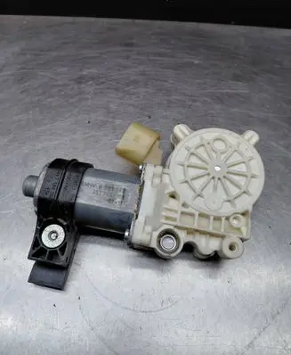 BMW 5 E60 E61 Front door window regulator motor 6981142