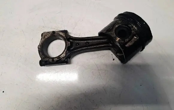 Opel Astra H Piston with connecting rod 