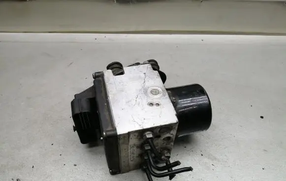 Volkswagen PASSAT B6 ABS Pump 3C0614109C