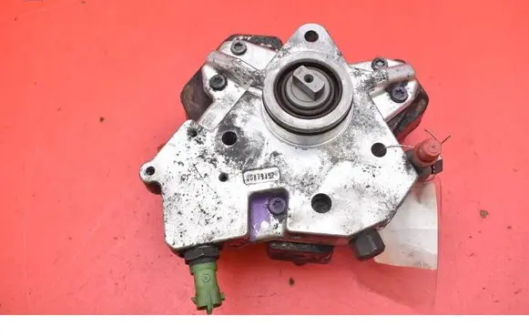 Volvo V70 Fuel injection high pressure pump 30756125