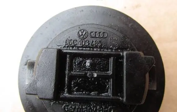Audi Q5 SQ5 Oil filler cap 06C103485