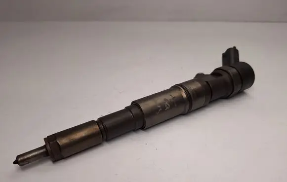 BMW 5 E39 Fuel injector 7785985 13537785985 13537785574