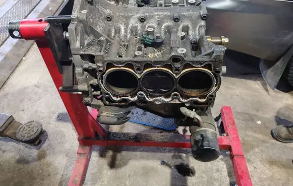 Subaru Legacy Engine block EZ30