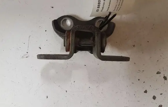 Toyota Avensis T270 Front door lower hinge
