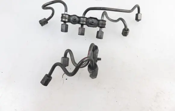 Toyota Auris 150 Fuel injector supply line/pipe 