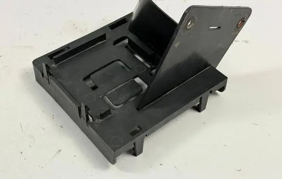Cadillac Escalade Engine control unit holder 15850348 15136209 23213499