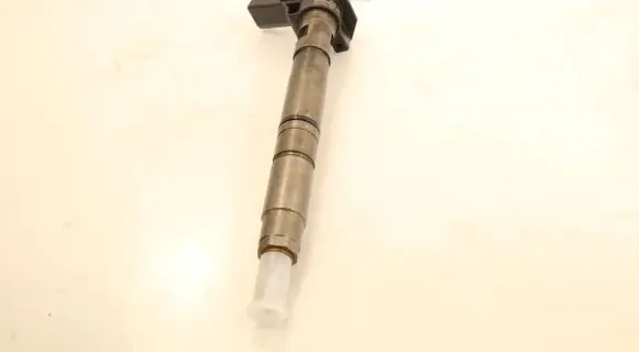 Volkswagen PASSAT CC Fuel injector 0445116030