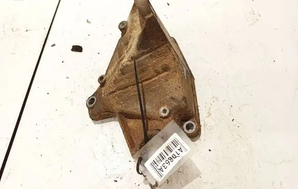 Engine mounting bracket