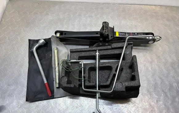 Volvo XC90 Tool set