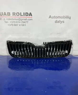 Skoda Superb B6 (3T) Front bumper upper radiator grill 3T0853668B