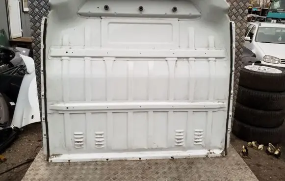 Nissan NV400 Partition between cabin 