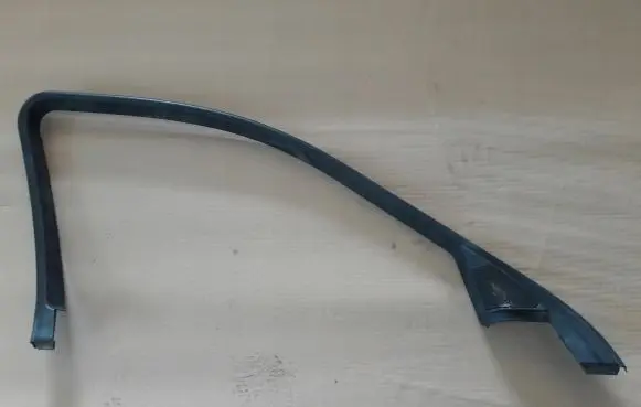 BMW 5 E60 E61 Front door window/glass frame 70336629