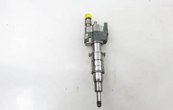 BMW 1 E81 E87 Fuel injector 7589048