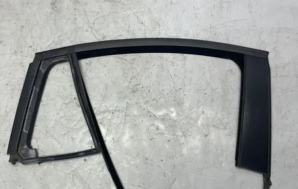 Opel Insignia A Rubber seal front coupe door window 13243090 13464467
