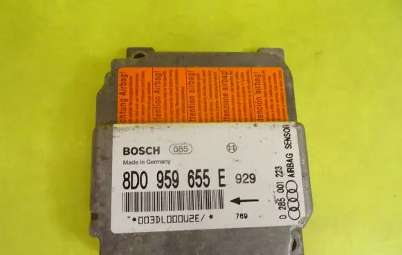 Audi A3 S3 8L Airbag control unit/module 8D0959655E
