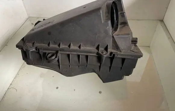 Audi A3 S3 8L Air filter box 1J0129620 C37153 1J0129607E