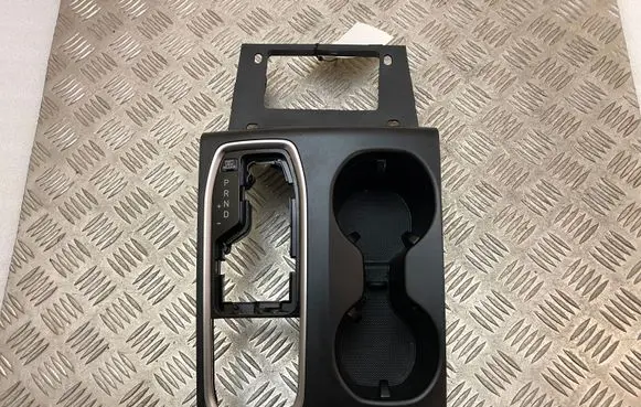 Hyundai Santa Fe Gear shifter surround trim plastic 84605S1040 84673S1051