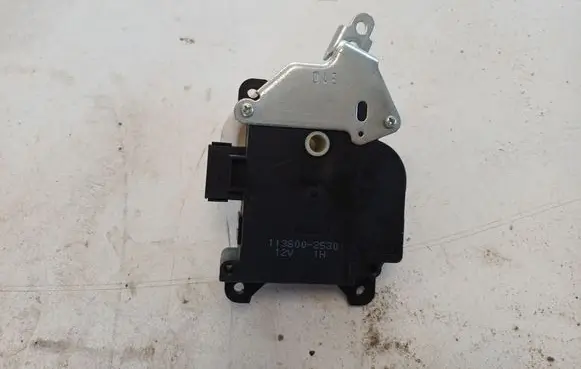 Suzuki Swift I Air flap motor/actuator 1138002530