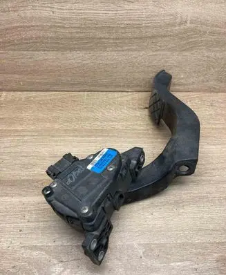 Audi A4 S4 B5 8D Accelerator throttle pedal 8D1723523F 6PV008376