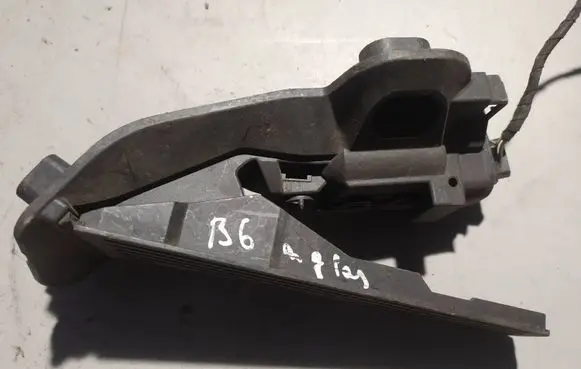Volkswagen PASSAT B6 Accelerator throttle pedal 1K2721503M