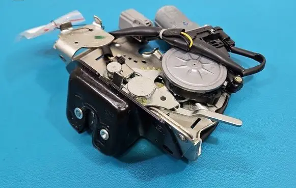 Jeep Grand Cherokee Tailgate/trunk/boot lock/catch/latch AY1638000780 IMPRK1592983