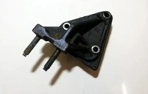 Mazda 323 Engine mounting bracket