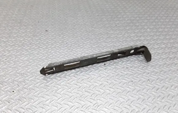 Headlight/headlamp mounting bracket