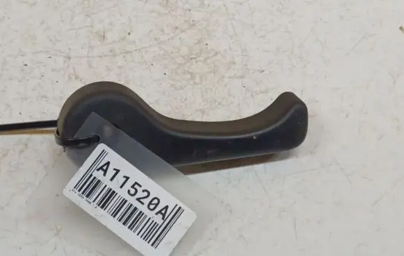 KIA Ceed Engine bonnet (hood) release handle