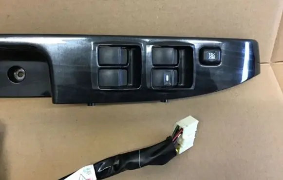 Mitsubishi Outlander Electric window control switch MN141265