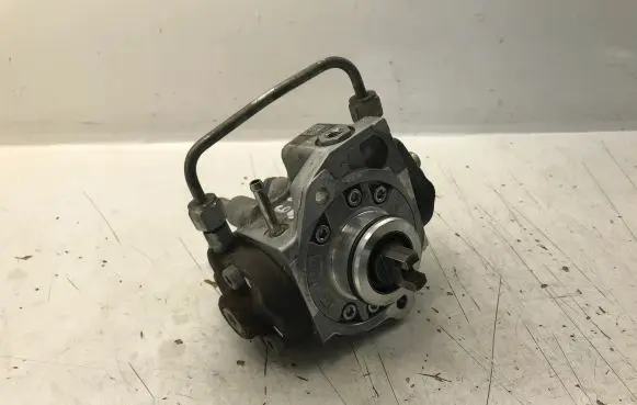 Toyota Avensis T250 Fuel injection high pressure pump 221000R020 HU2940000301