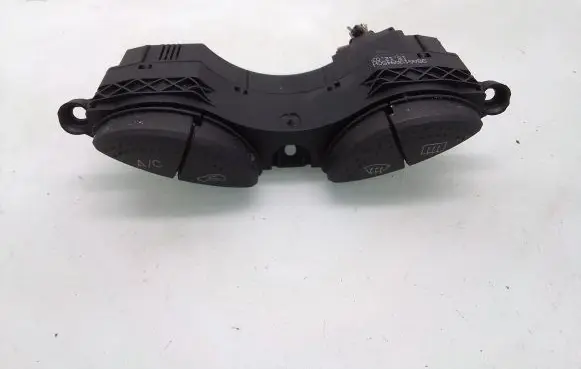 Ford Focus Windscreen/window heater switch 98AG19A945CH