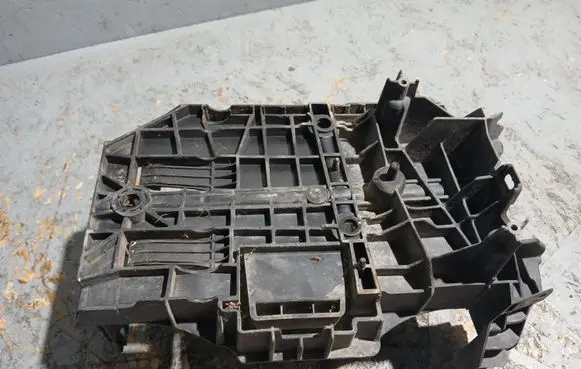 Peugeot 508 Battery tray 9686469580