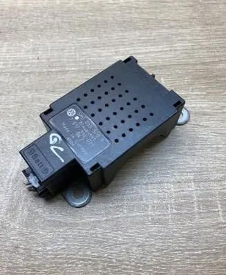 Volkswagen Golf VI Aerial antenna amplifier 5M0035570B 7617310031