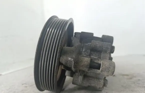 Toyota Avensis T250 Power steering pump 