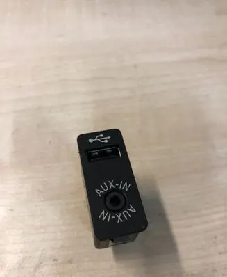 BMW 5 F10 F11 USB socket connector 8410923765401 9237654 84109237654