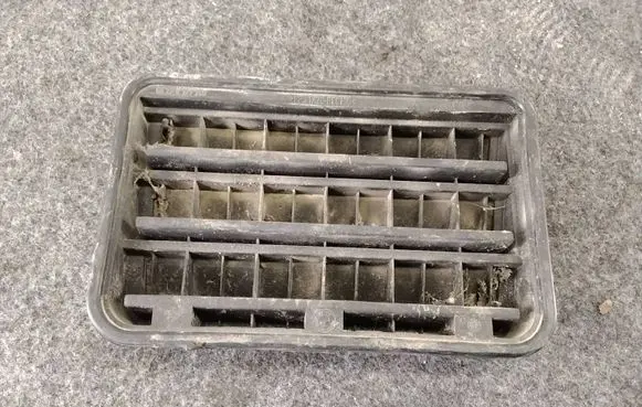 BMW X5 E53 Quarter panel pressure vent 64228377280