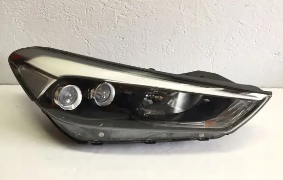 Hyundai Tucson TL Headlight/headlamp 92102