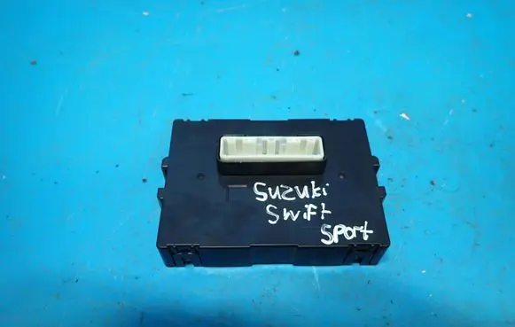 Suzuki Swift I Air conditioning/heating control unit 3953068L01 53068L H0051657