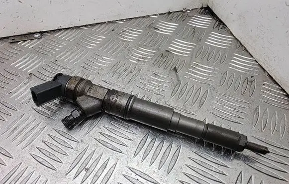 BMW 5 E60 E61 Fuel injector 7794652 0445110212